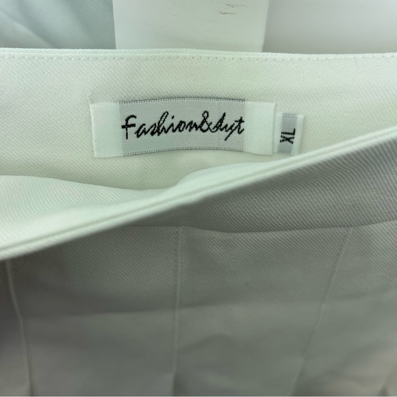 White Pleated Mini Skirt - Picture 2 of 3